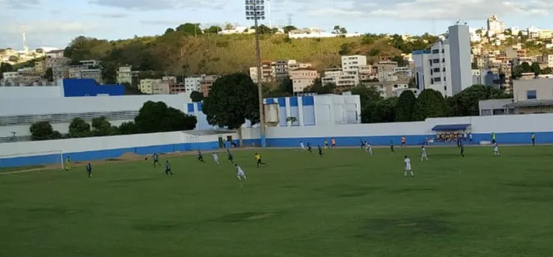 Com um jogador a menos, ESSE – CTE perde de goleada em casa