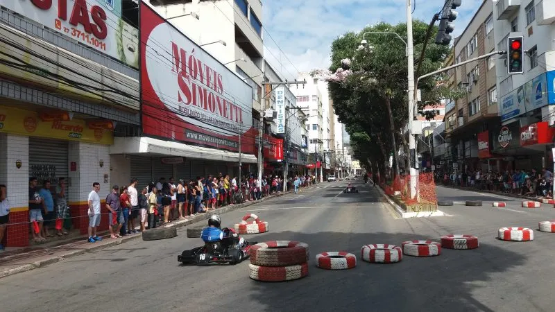 Colatinenses comparecem a corrida de Kart. O evento faz parte das comemorações de 98 anos de Colatina