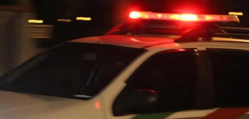 Homem é preso e adolescente apreendido, no Bairro Nossa Senhora Aparecida, em Colatina, suspeitos de tráfico de drogas.