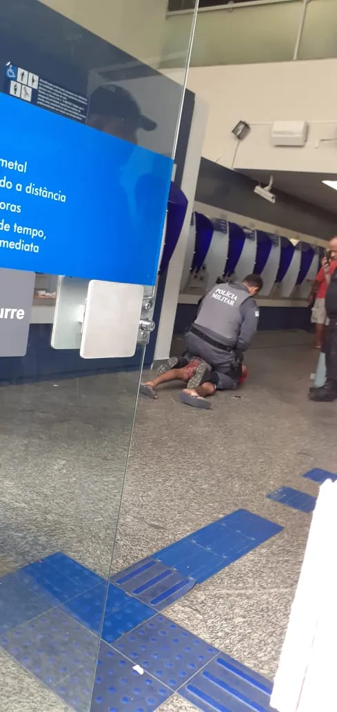 Ladrão é preso ao tentar roubar cliente dentro da Agência da Caixa, em Colatina