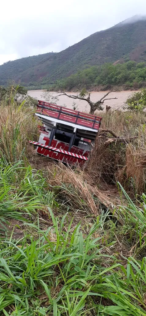 Carretas colidem próximo a entrada de Itapina na BR-259 e trânsito fica em meia pista por horas