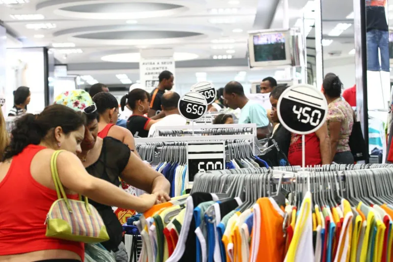 Espírito Santo deve abrir cerca de 5 mil vagas de emprego para Black Friday, Natal e verão; veja como se candidatar