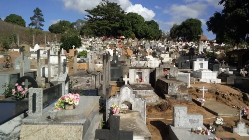 Sem lugar para enterrar seus mortos, moradores de Itapina pedem novas sepulturas
