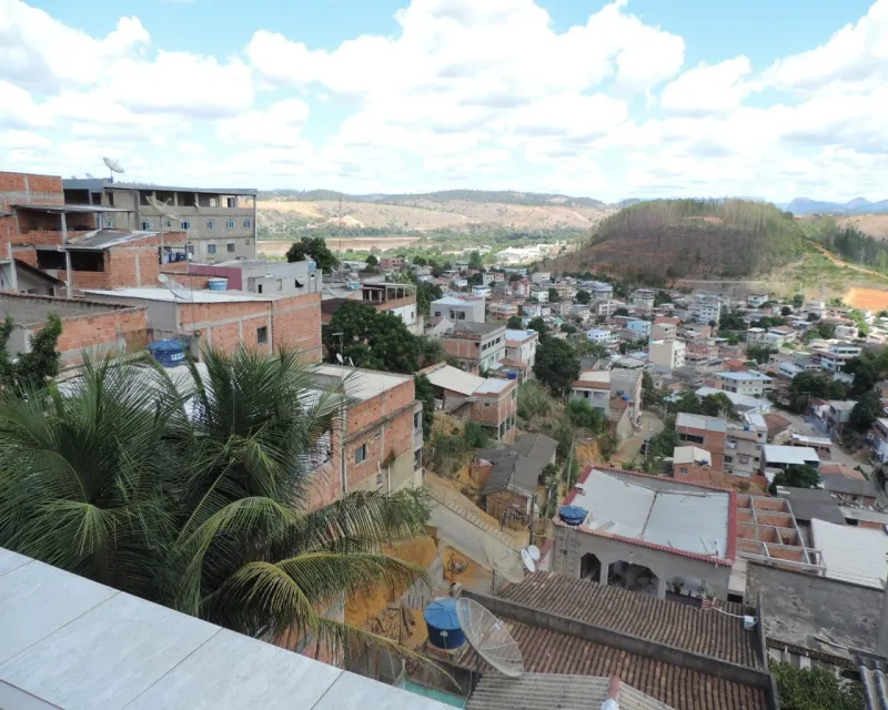 Demora para demolir casas em áreas de risco traz insegurança para moradores do  bairro São Marcos, em Colatina