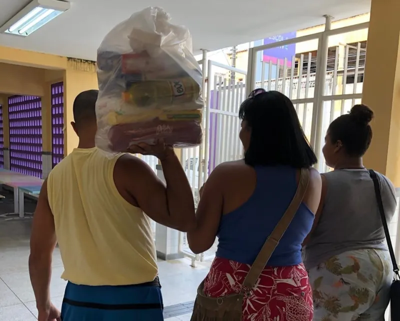 Alunos da Rede Estadual começam a receber cestas básicas do Governo do Estado