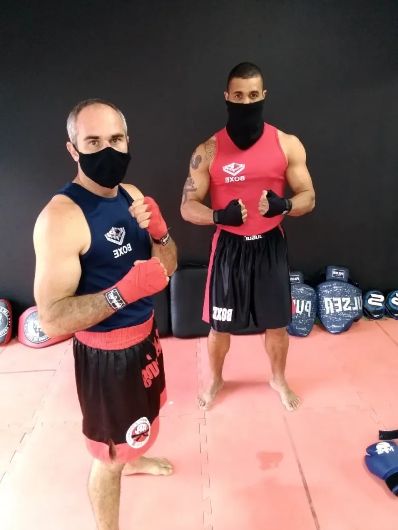 Contemplados pelo Bolsa Atleta do Governo do Estado, lutadores de boxe de Colatina treinam para manter a forma