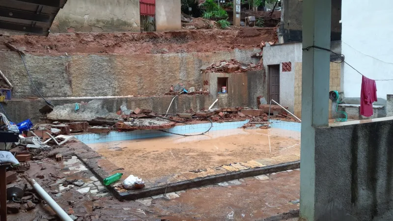 Chuva em Colatina: muro de arrimo desaba e atinge residência em São Silvano