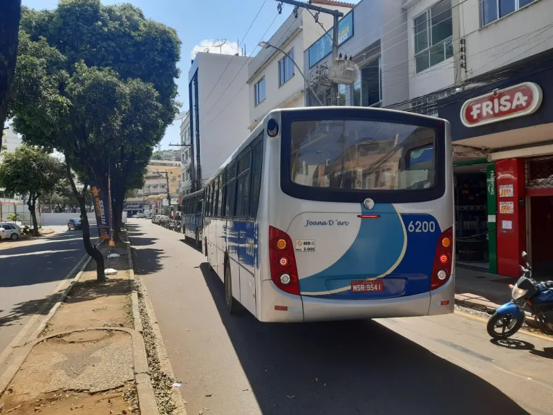 Novo ponto de ônibus altera itinerário de linhas no Centro de Colatina