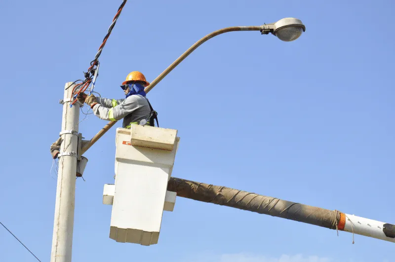 Empresa de Luz Santa Maria realiza formatura da Escola de Eletricista