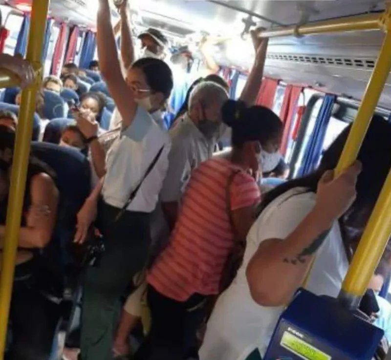 Profissionais da saúde de Colatina denunciam aglomeração nos ônibus