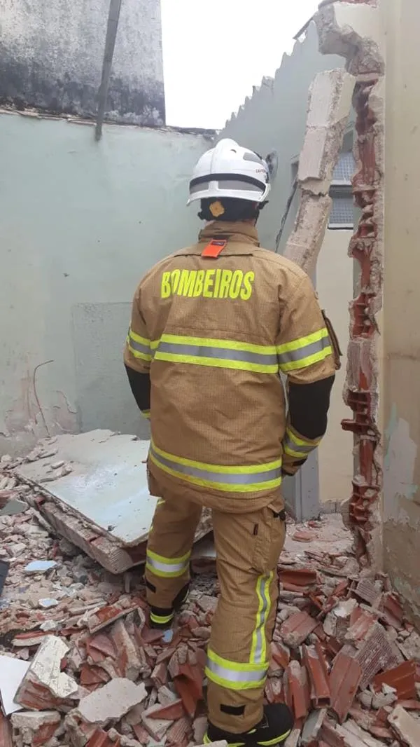 Parede cai e deixa agricultor com graves fraturas no interior de Colatina