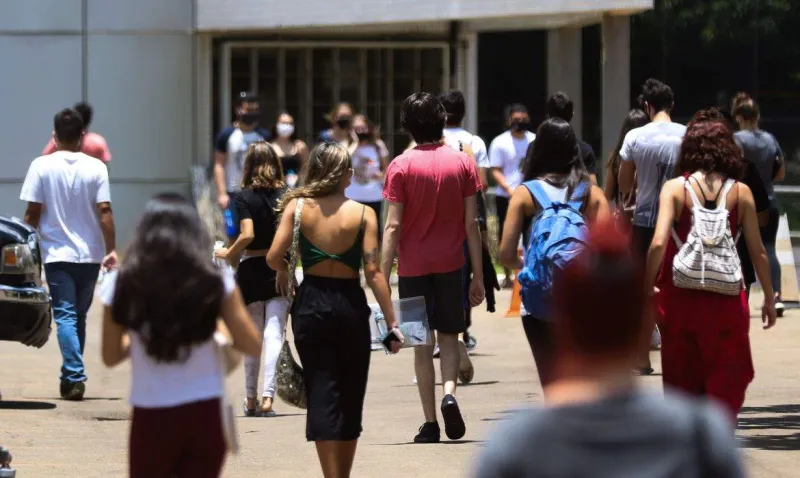 Colatina vacina 2.400 pessoas a partir de 18 anos nesta terça-feira (17). Saiba quando começa a vacinação dos adolescentes