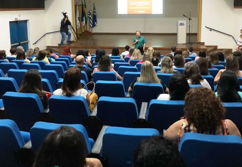 Balestrassi anuncia abono salarial de até R$ 5 mil para profissionais do magistério de Colatina