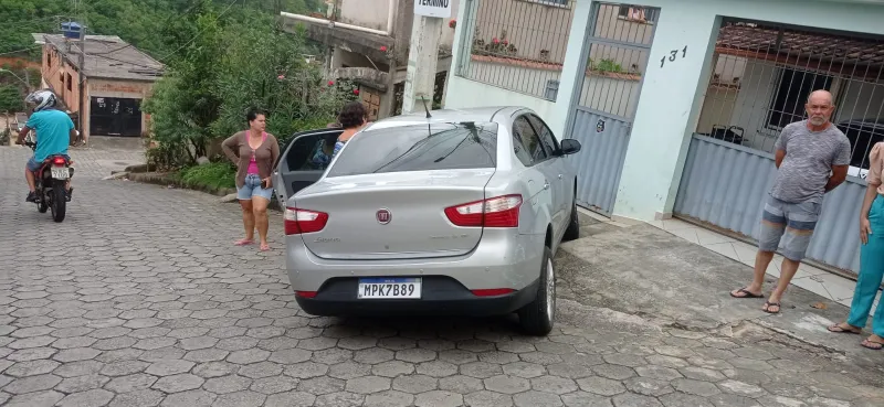 Motorista passa mal, colide carro contra muro e morre no bairro Vila Amélia em Colatina