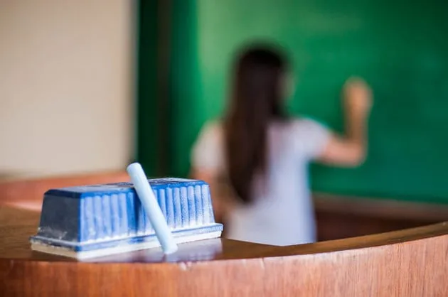 Pagamento de professores DTs em Colatina causa controvérsia entre gestão anterior e atual. Conheça versões de cada lado