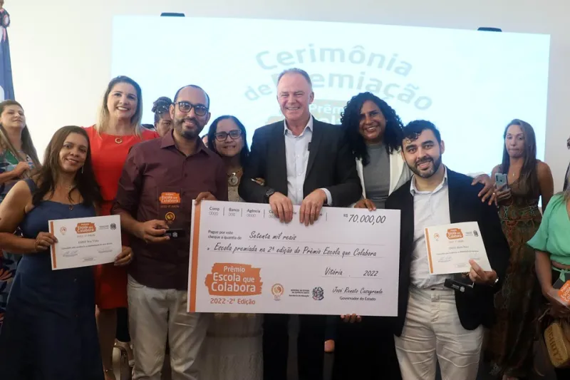 Governador Renato Casagrande realiza entrega do Prêmio Escola que Colabora