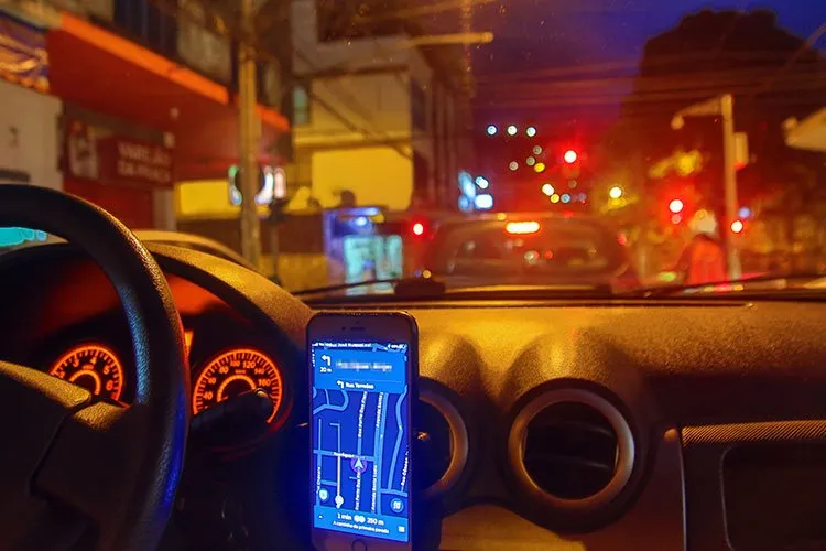 Motoristas por aplicativo cobram solução da Uber após falhas em saques e Pix