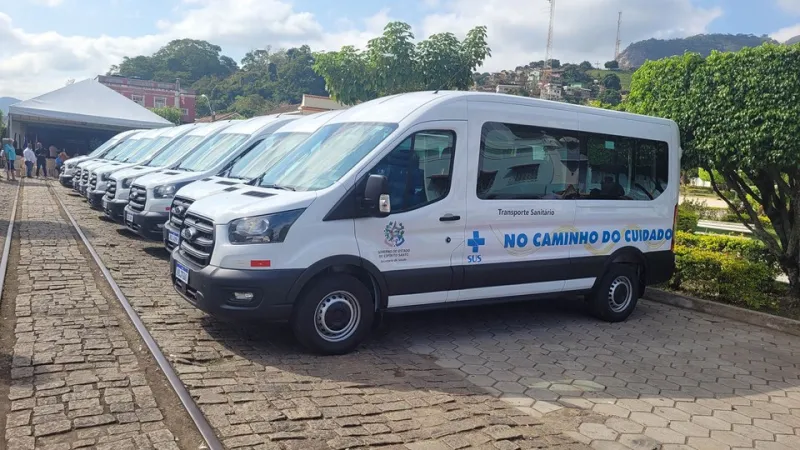 Governo do Estado entrega equipamentos e veículos de transporte sanitário para mais 10 municípios