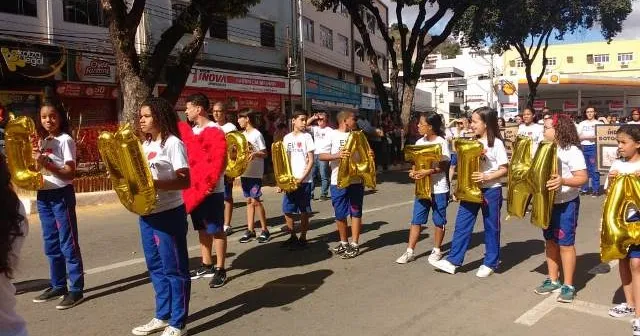 Colatina tem o retorno do tradicional Desfile Cívico para celebrar os 101 anos do município