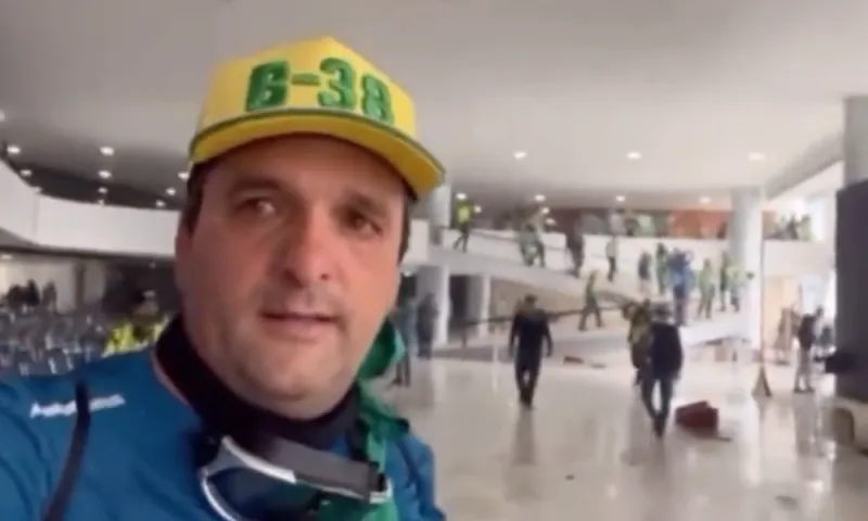 Vídeo: ex-vice-prefeito de Pancas participa de ataques em Brasília