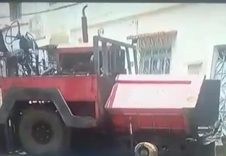 Chave esquecida na ignição de máquina de asfalto quase causa grave acidente em Colatina