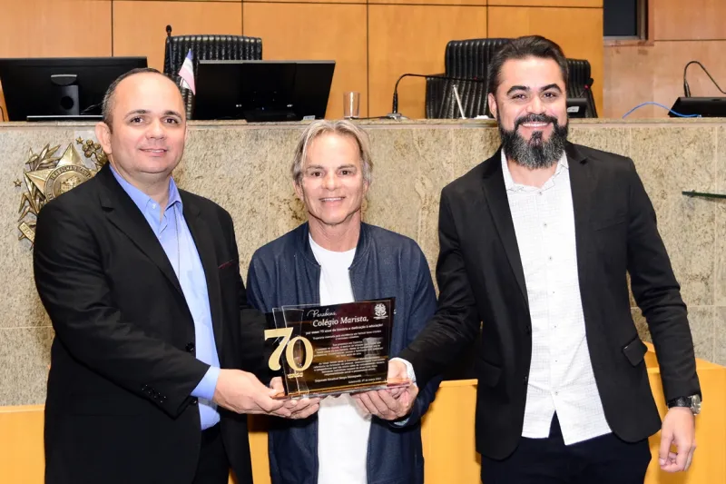 Sessão solene na ALES homenageia Colégio Marista de Colatina pelos 70 anos