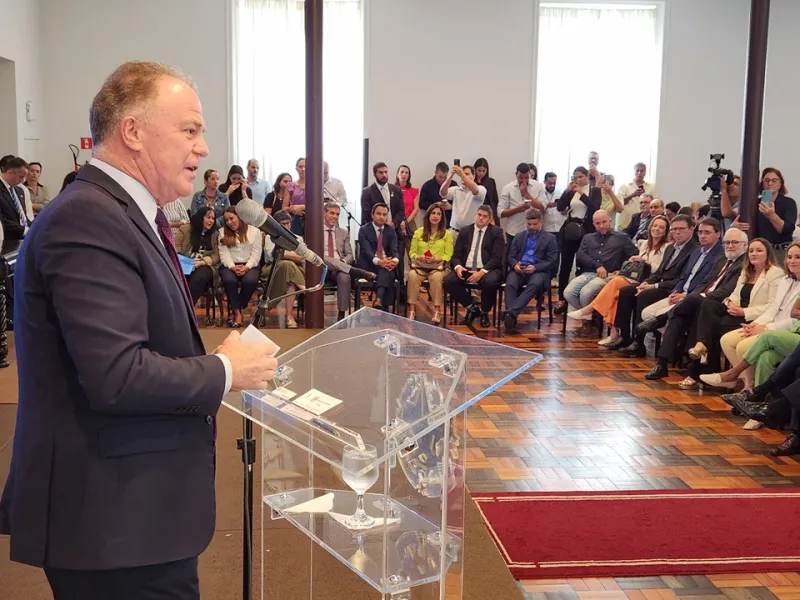 Governador Casagrande anuncia novos investimentos na área da educação