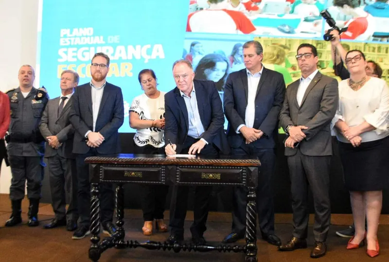 Governo do Estado: Psicólogos e assistentes sociais vão ajudar a melhorar a convivência na escola