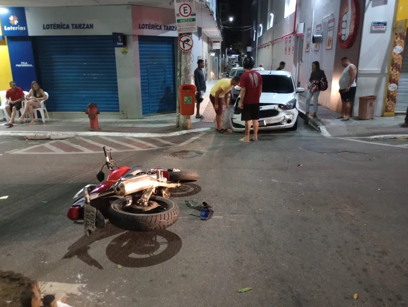 Motociclista com sintomas de embriaguez se envolve em acidente de trânsito na Avenida Getúlio Vargas, em Colatina