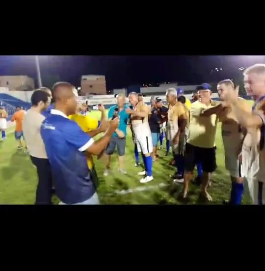 Vídeo: Galo de Ouro sagrou-se campeão do  Campeonato Municipal de Futebol de Veteranos, em Colatina