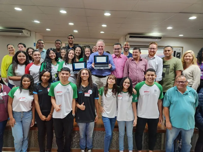 Governo Renato Casagrande inicia a entrega de 20 mil chromebooks para escolas da Rede Estadual