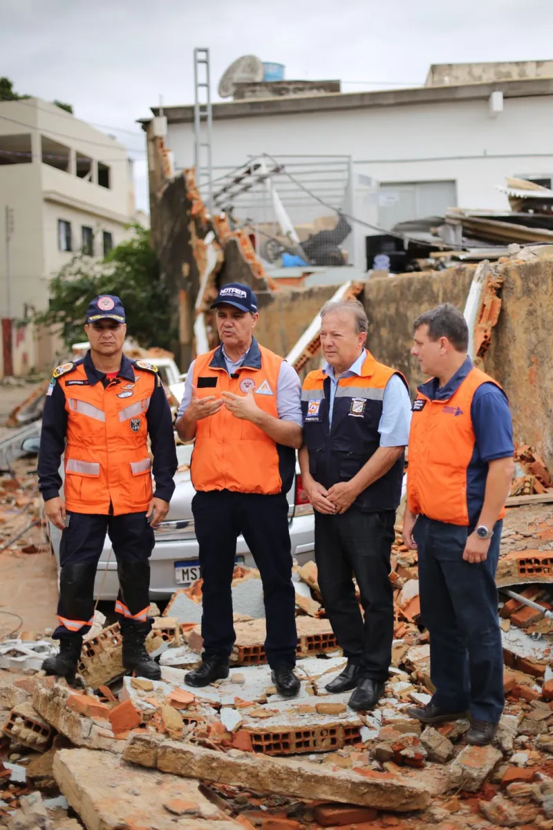 Prefeito Guerino e vice-governador Ricardo Ferraço visitam áreas atingidas pelo temporal em Colatina