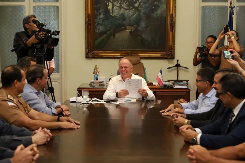Governador Renato Casagrande anuncia obras em unidades policiais 