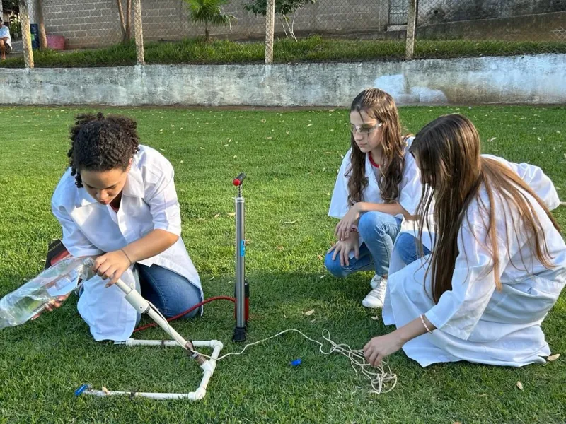 Estudantes de Colatina conquistam segundo lugar na Mostra Brasileira de Foguetes