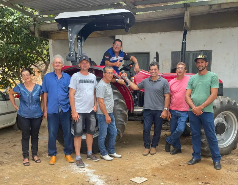 Comunidade de Alto São Gabriel de Baunilha em Colatina, ganha trator e implementos agrícolas