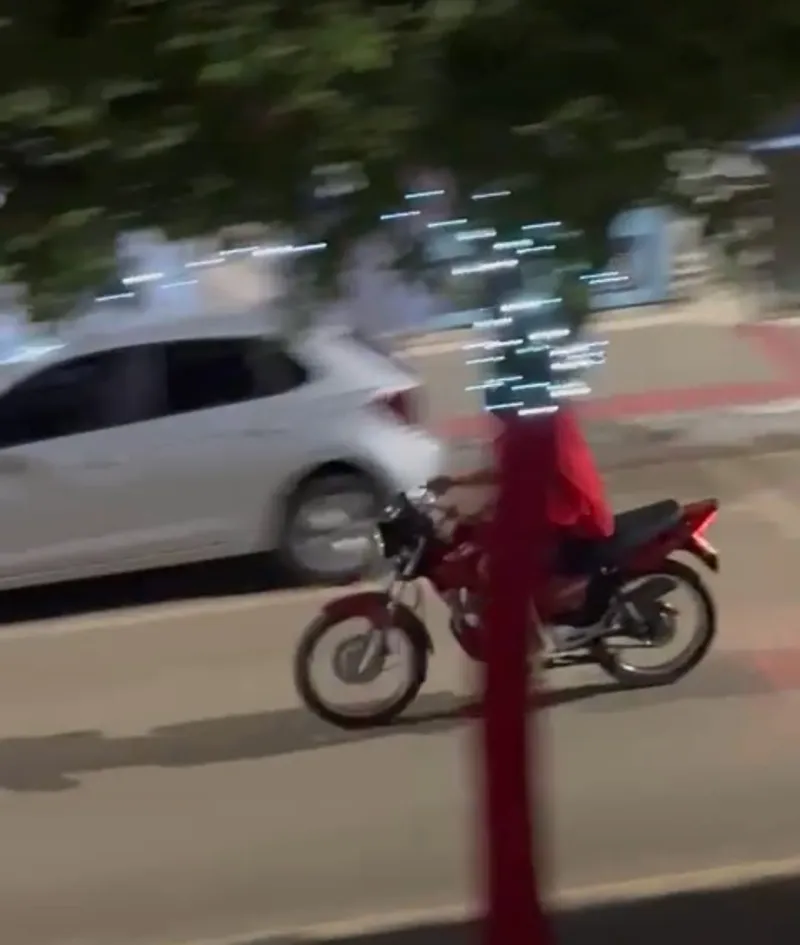 Vídeo: motoqueiro incomoda Marilândia com muito barulho durante ceia de natal