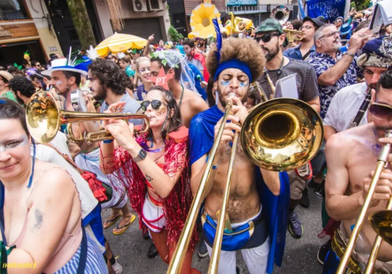 Colafolia 2025 retorna com programação diversificada. Desfile de escolas de samba ainda é incerto