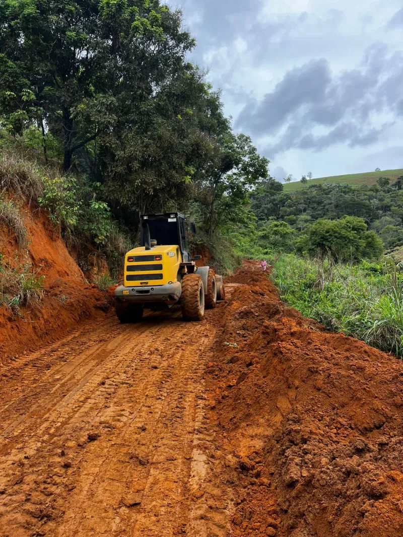 Vídeo: Prefeitura de Colatina atua na recuperação das estradas rurais de Colatina após fortes chuvas