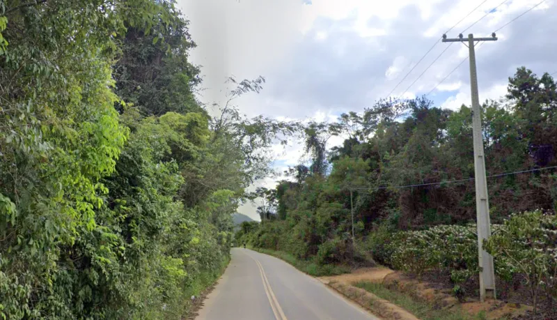 Homem armado aparece na porta de casa e vítima corre para escapar de tiros em Pancas