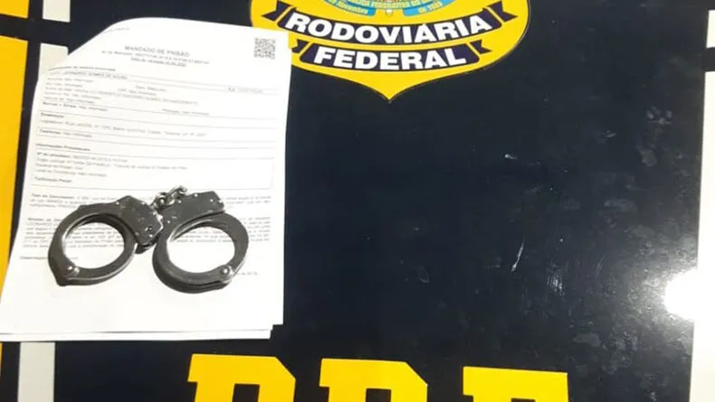 Foragido da Justiça de Santa Teresa pelo não pagamento de pensão é detido pela PRF na Bahia