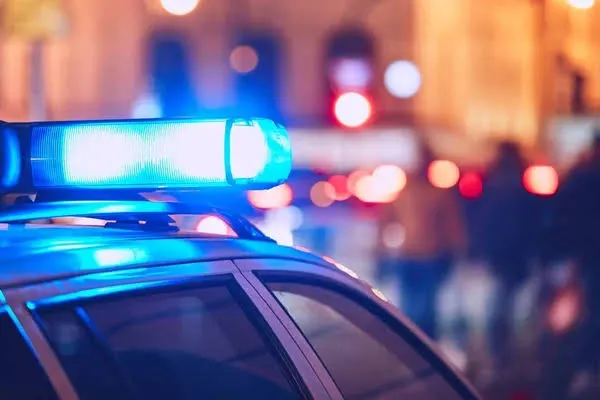 Homem é flagrado com arma de fogo durante confusão em frente a um bar, em Colatina
