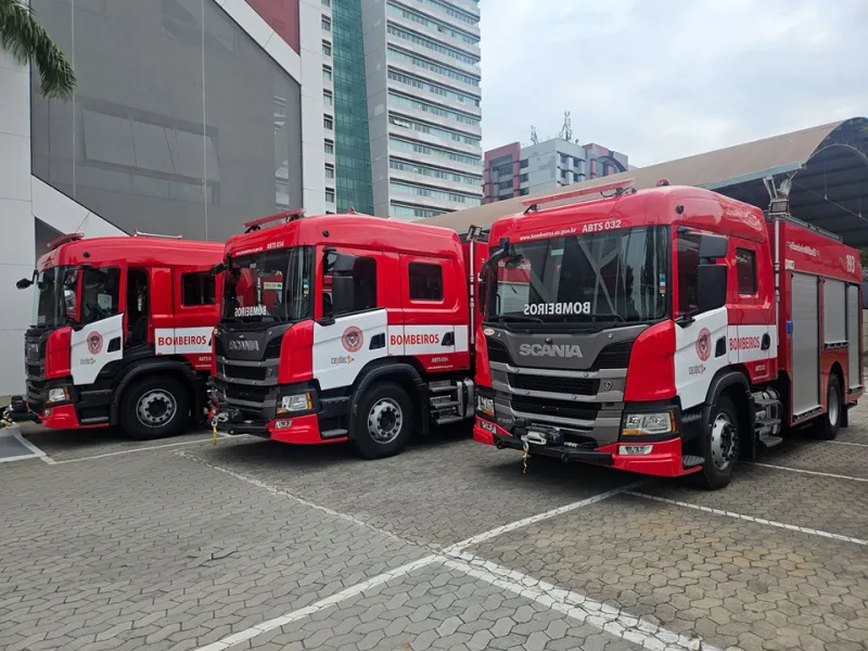 Governo do Estado entrega 16 novos veículos para o Corpo de Bombeiros do Espírito Santo
