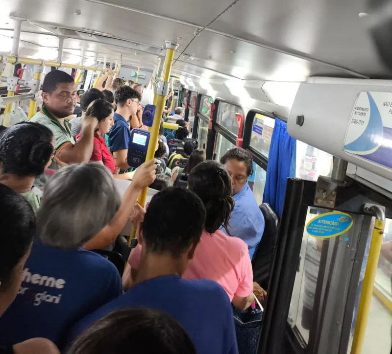 Moradores de Santo Antônio reclamam de superlotação em linha de ônibus