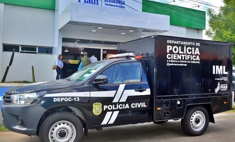 Confeiteira morre após moto ser atingida por caminhão; motorista foge e é preso em Pancas