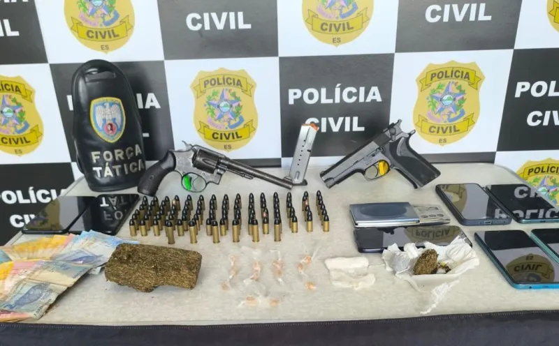 Seis homens são presos com armas, drogas, e dinheiro durante operação em Ponto Belo
