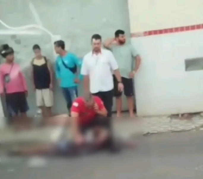 Pintor cai de prédio e atinge fiação em Colatina