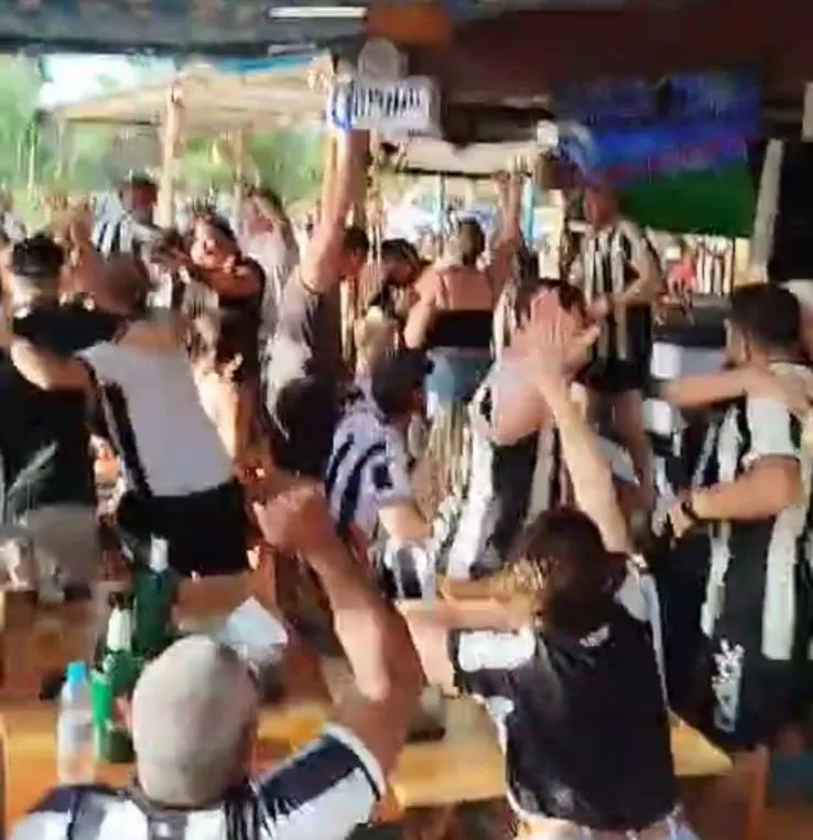 Torcedores de Colatina celebram título brasileiro do Botafogo após 29 anos de espera