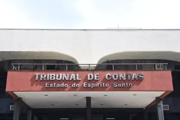 Santa Teresa e outras cidades do ES enfrentam suspensão de aumentos salariais para agentes políticos