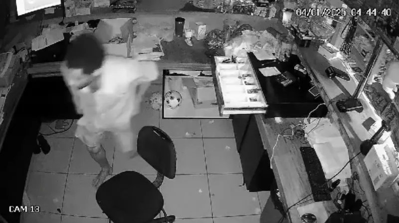 Vídeo: após arrombar e furtar estabelecimento, suspeito é preso em Colatina