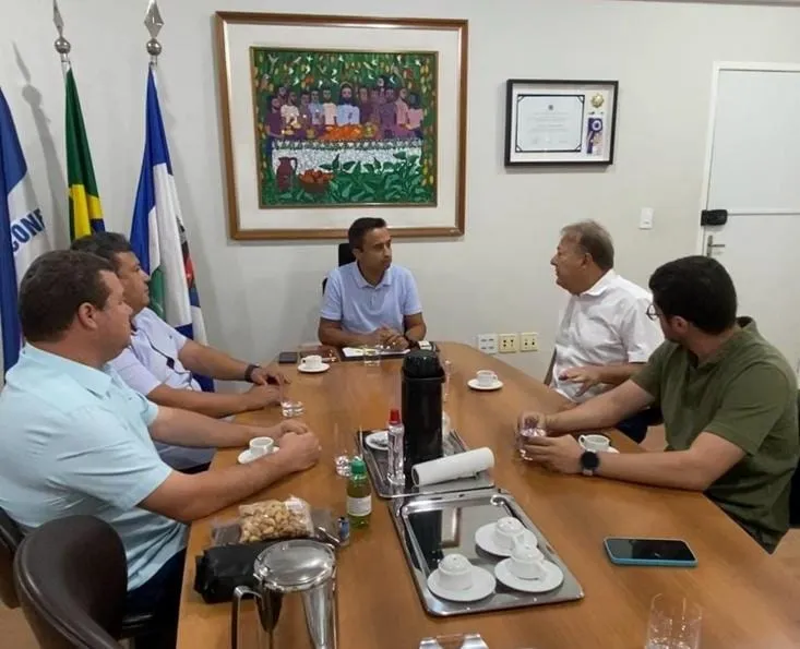 Secretário Guerino Balestrassi discute ações ambientais e de saneamento com prefeito de Linhares